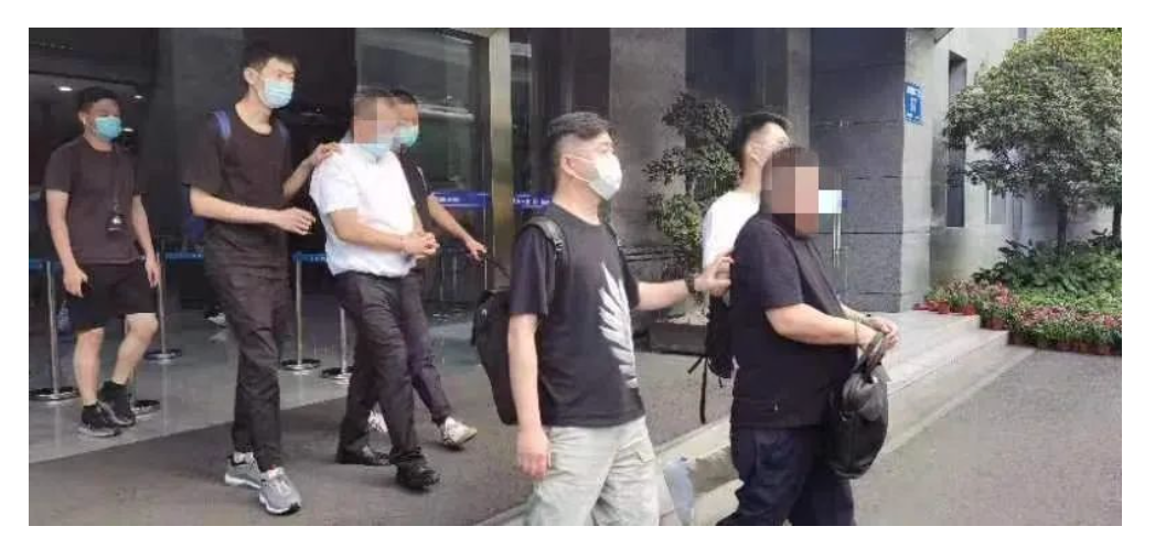 重庆大型“债务优化”团队被抓！涉案金额高达7亿元(图1)